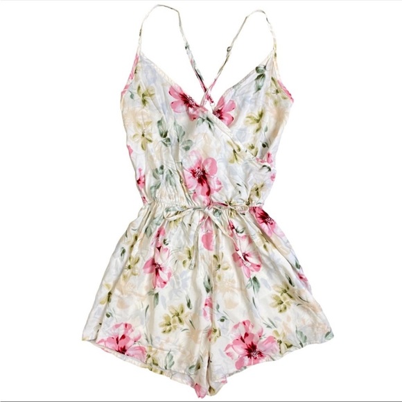 Hollister Pants - Hollister Small Cream Floral Romper